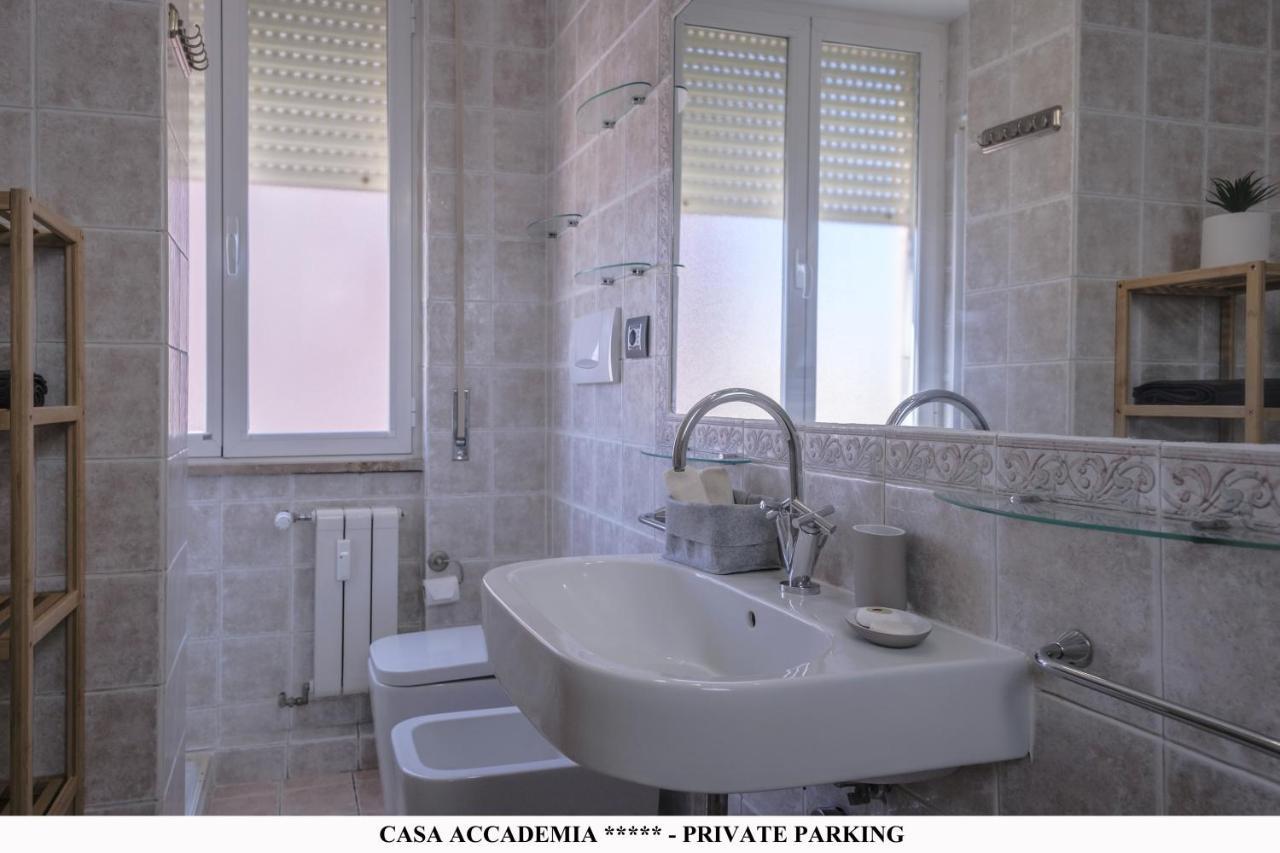 Elegante Casa Accademia ***** - Private Parking Apartment Livorno Exterior foto